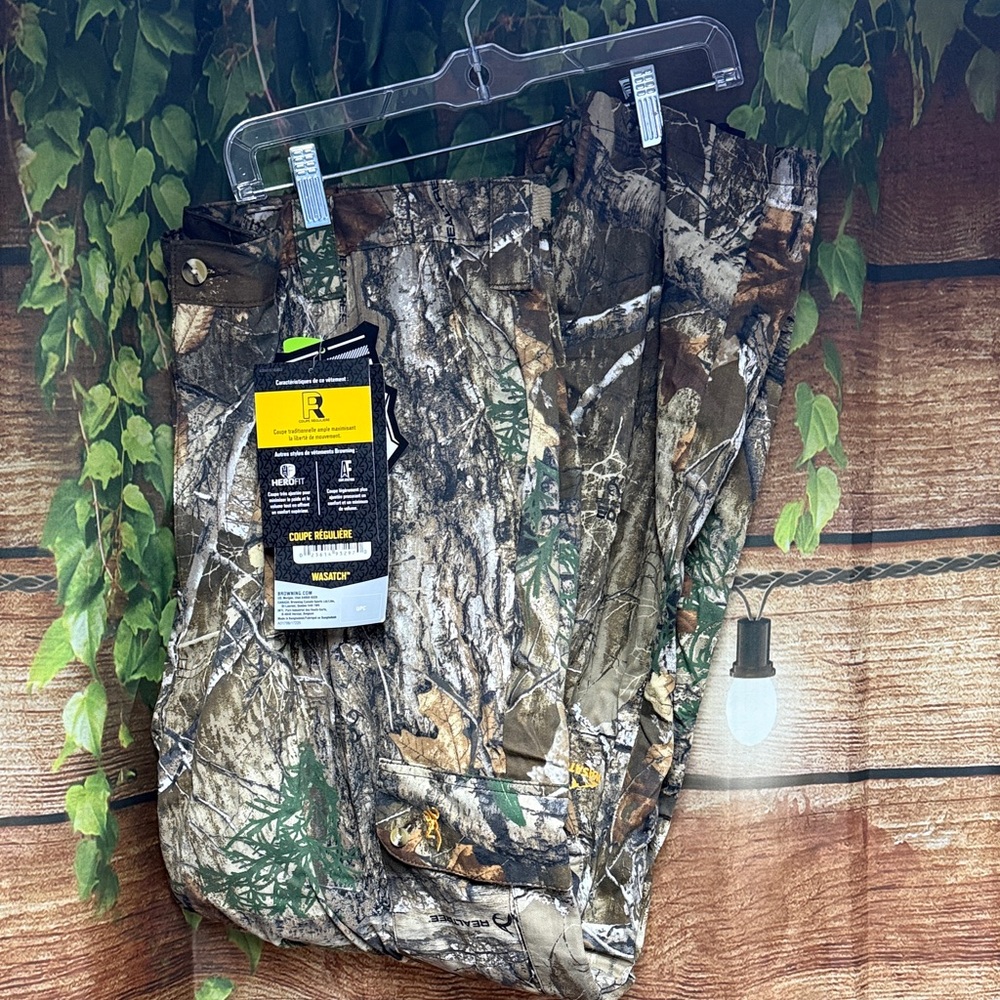 🆕Realtree Camo Cargo Pants in Brown and Green Woodland Print